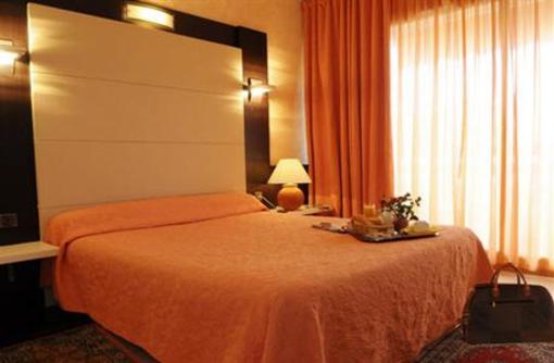 фото отеля Comfort Hotel Galaxie Saint-Laurent-du-Var
