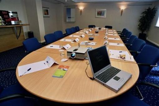 фото отеля Holiday Inn Express Luton Airport