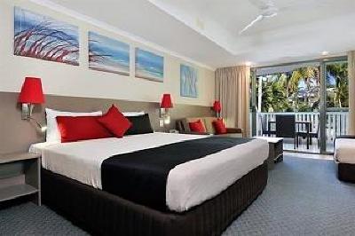 фото отеля By the Sea Apartments Port Douglas