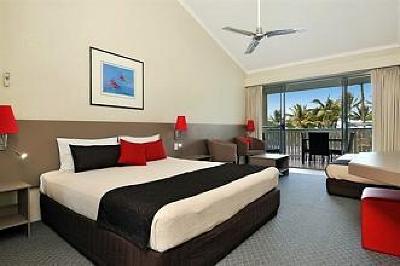 фото отеля By the Sea Apartments Port Douglas