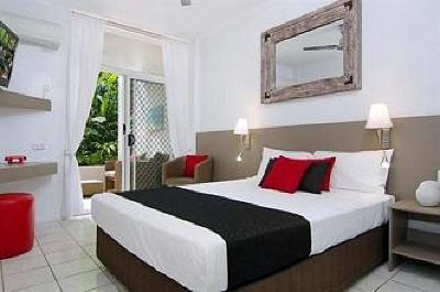 фото отеля By the Sea Apartments Port Douglas