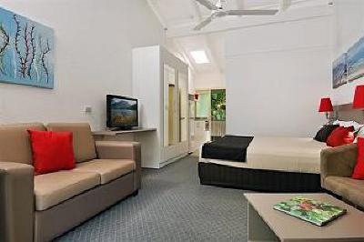 фото отеля By the Sea Apartments Port Douglas