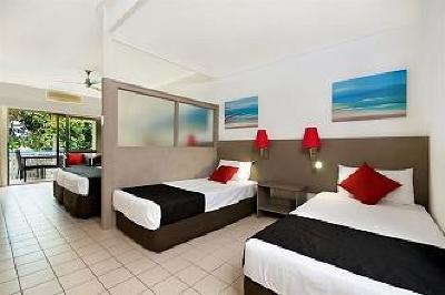 фото отеля By the Sea Apartments Port Douglas