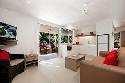фото отеля By the Sea Apartments Port Douglas