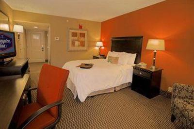фото отеля Hampton Inn I-26 Biltmore Square