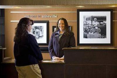 фото отеля Hampton Inn I-26 Biltmore Square