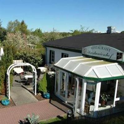 фото отеля Hotel Kastanienhof Zinnowitz