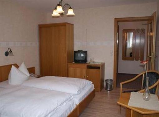 фото отеля Hotel Kastanienhof Zinnowitz