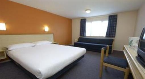 фото отеля Travelodge Chester Northop Hall