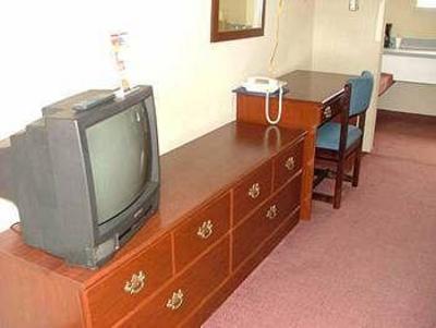 фото отеля Tecumseh Inn and Suites