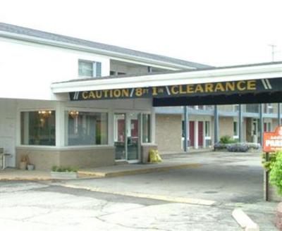 фото отеля Tecumseh Inn and Suites