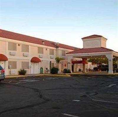 фото отеля Superstition Inn and Suites
