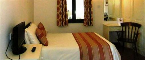 фото отеля The Little Thatch Hotel Gloucester