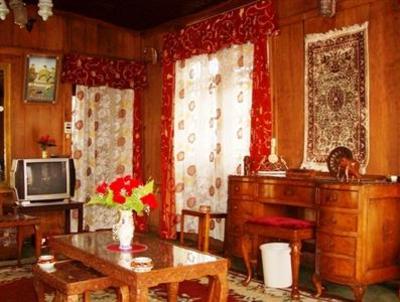 фото отеля Young Lucky Star Houseboats Srinagar