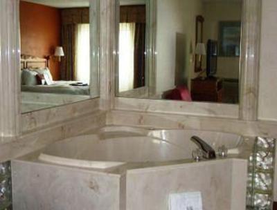 фото отеля Baymont Inn & Suites Warren