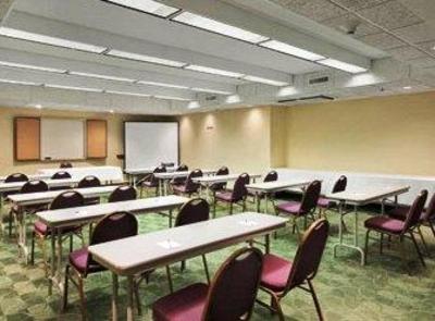 фото отеля Baymont Inn & Suites Warren