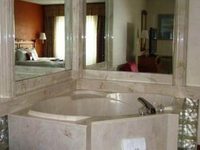 Baymont Inn & Suites Warren
