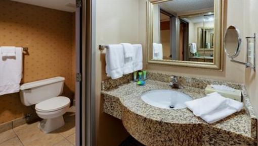 фото отеля Radisson Hotel Cleveland Airport