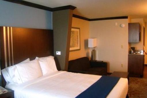 фото отеля Holiday Inn Express Hotel & Suites San Antonio NW Near Seaworld
