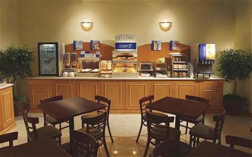 фото отеля Holiday Inn Express Hotel & Suites San Antonio NW Near Seaworld