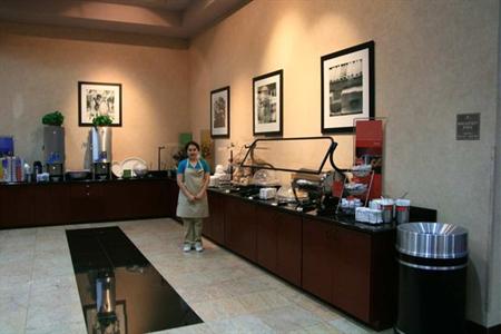 фото отеля Hampton Inn Orlando - Florida Mall