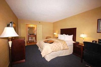 фото отеля Newbury Inn Brookfield (Connecticut)