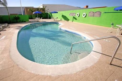 фото отеля Holiday Inn Express Hotel & Suites Monterrey Aeropuerto