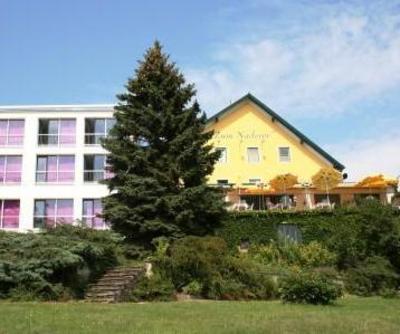 фото отеля Amethysthotel & Landgasthof Zum Naderer Maissau