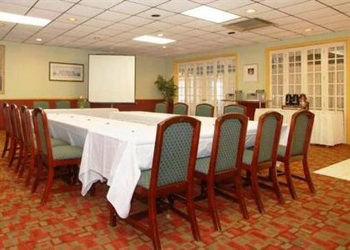 фото отеля Quality Inn Huntingburg