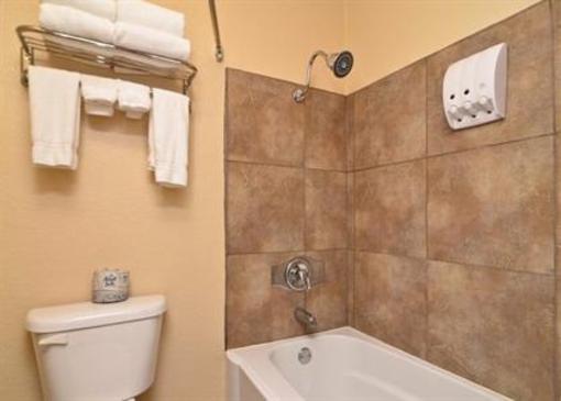 фото отеля BEST WESTERN Inn by the Lake