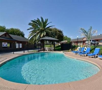 фото отеля BEST WESTERN Inn by the Lake