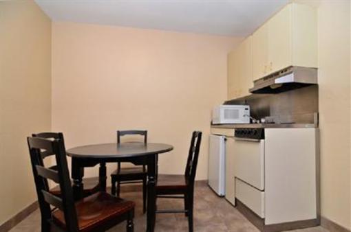 фото отеля BEST WESTERN Inn by the Lake