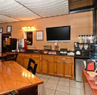 фото отеля BEST WESTERN Inn by the Lake