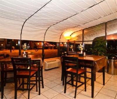 фото отеля BEST WESTERN Inn by the Lake