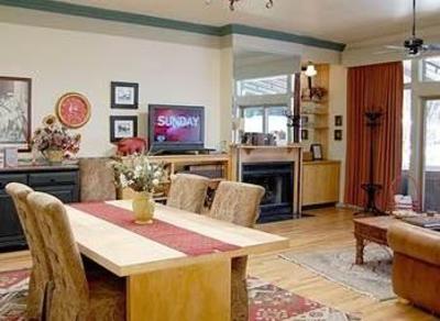 фото отеля Highland Haven Creekside Inn