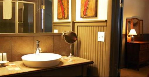 фото отеля Highland Haven Creekside Inn