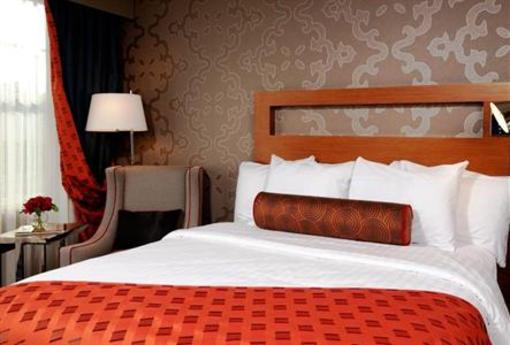 фото отеля Six South St Hotel