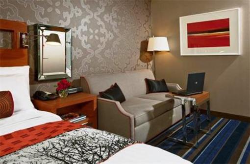 фото отеля Six South St Hotel