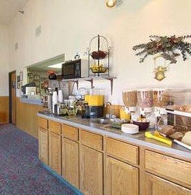 фото отеля Storm Lake Super 8 Motel