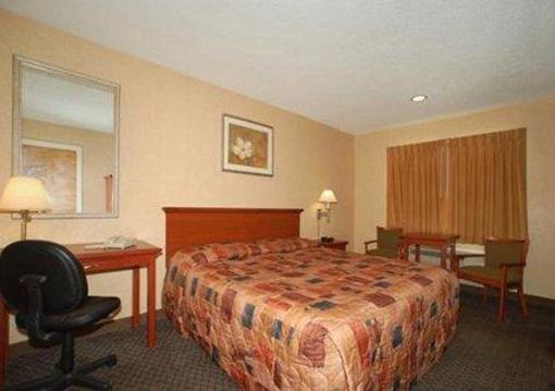 фото отеля Econo Lodge Inn & Suites Downtown Rensselaer (New York)