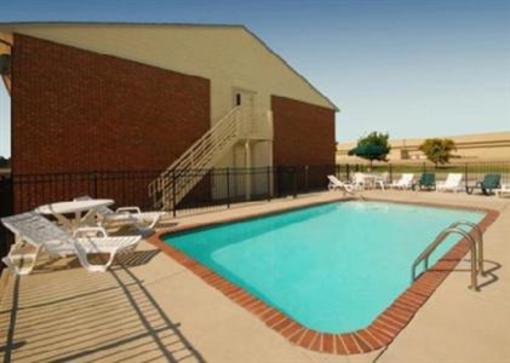 фото отеля Econo Lodge Emporia (Kansas)