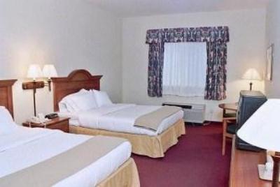 фото отеля Dollinger's Inn & Suites