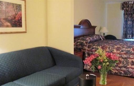 фото отеля Dollinger's Inn & Suites