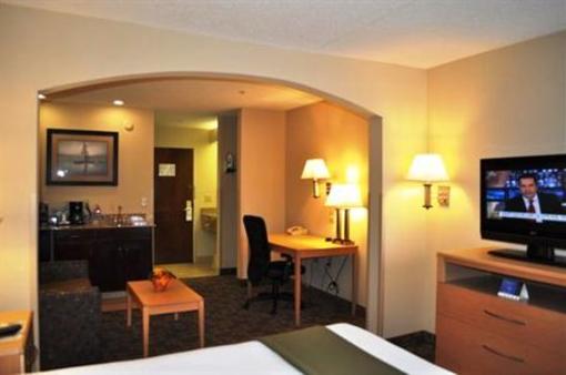 фото отеля Holiday Inn Express Roanoke Rapids