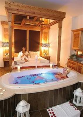 фото отеля Wellnesshotel And Residenz Vier Jahreszeiten Maurach