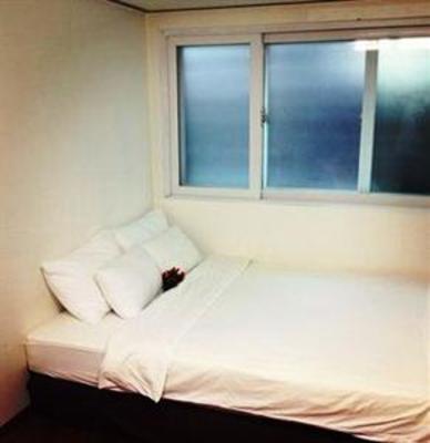 фото отеля Banana Backpackers Guesthouse Seoul