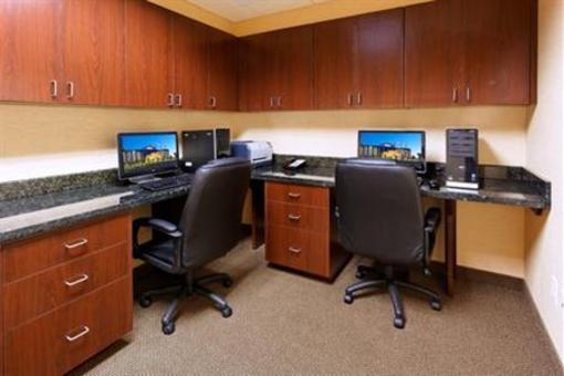 фото отеля Holiday Inn Express Hotel & Suites Fresno Northwest-Herndon