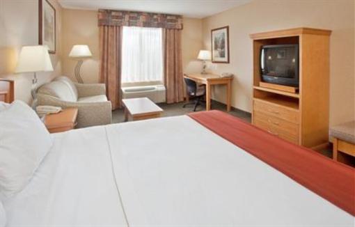 фото отеля Holiday Inn Express Hotel & Suites Vernon