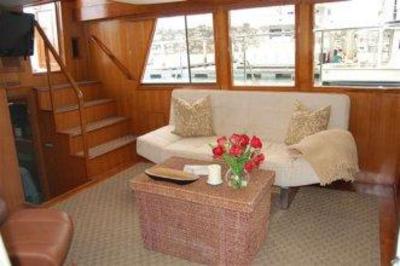 фото отеля Dockside Yacht Lodging