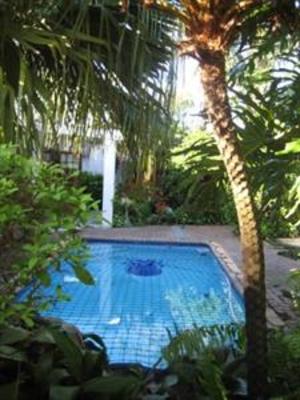 фото отеля Oakhampton Bed & Breakfast East London